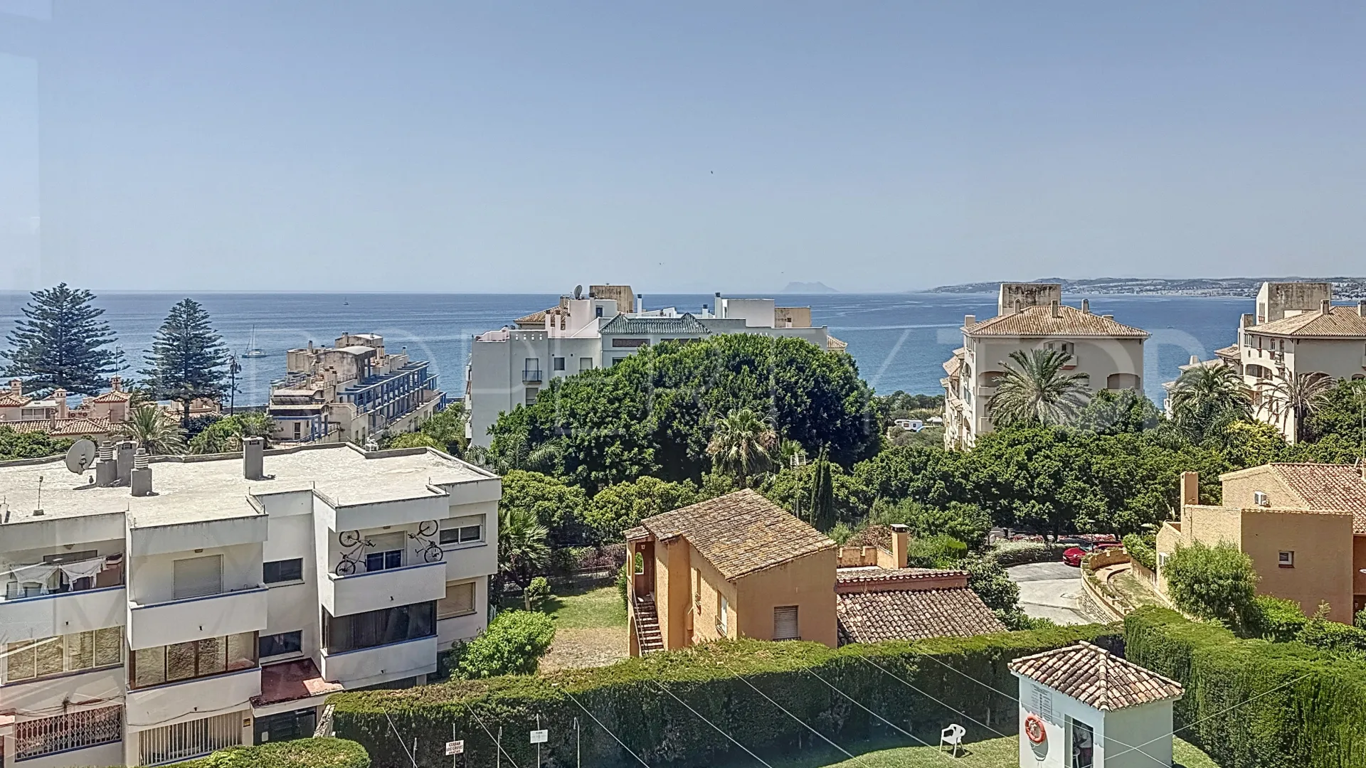 Se vende apartamento en Estepona Puerto con 3 dormitorios