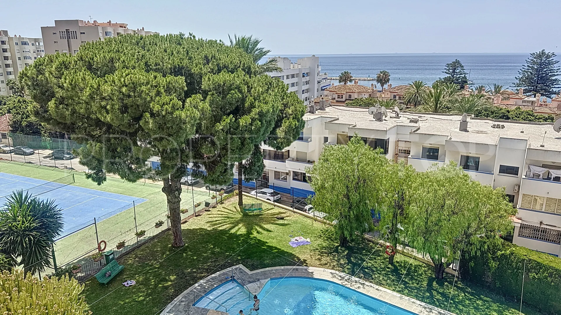 Se vende apartamento en Estepona Puerto con 3 dormitorios
