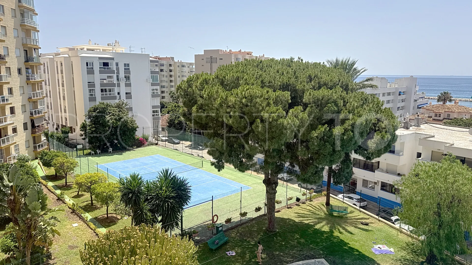 Se vende apartamento en Estepona Puerto con 3 dormitorios