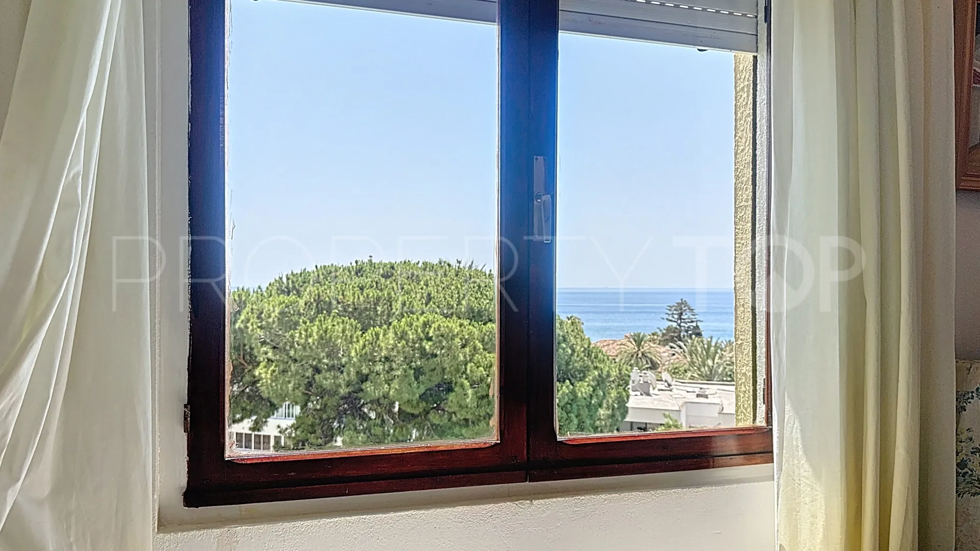 Se vende apartamento en Estepona Puerto con 3 dormitorios