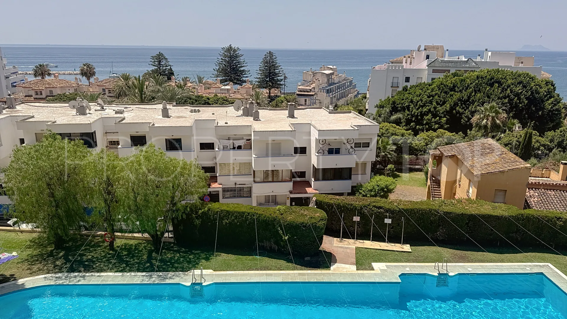 Se vende apartamento en Estepona Puerto con 3 dormitorios