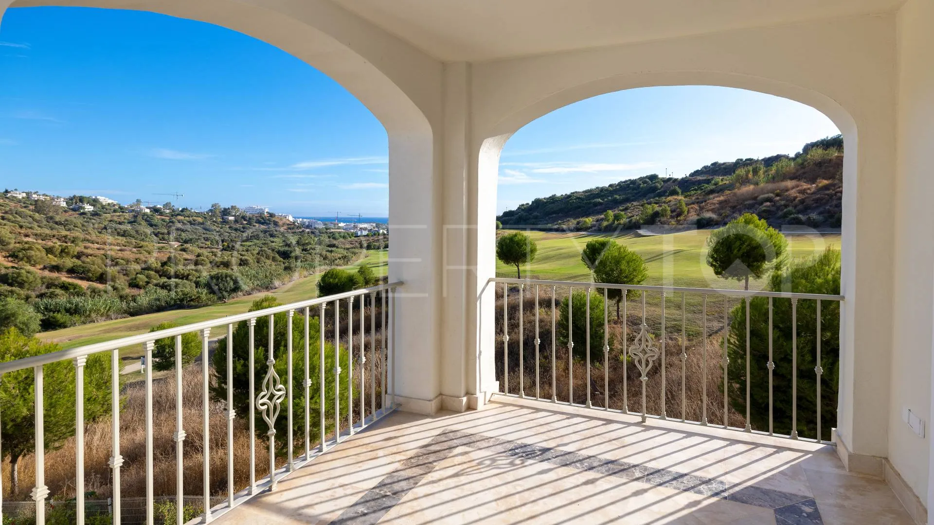 For sale town house with 3 bedrooms in Azata Golf