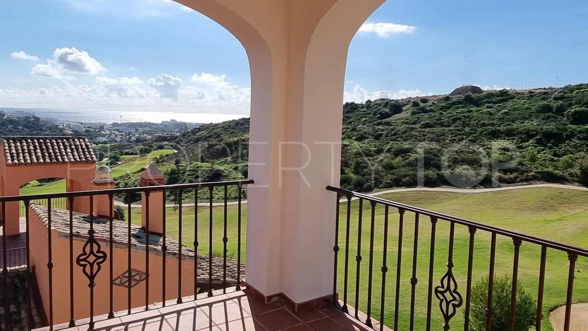 For sale town house with 3 bedrooms in Azata Golf