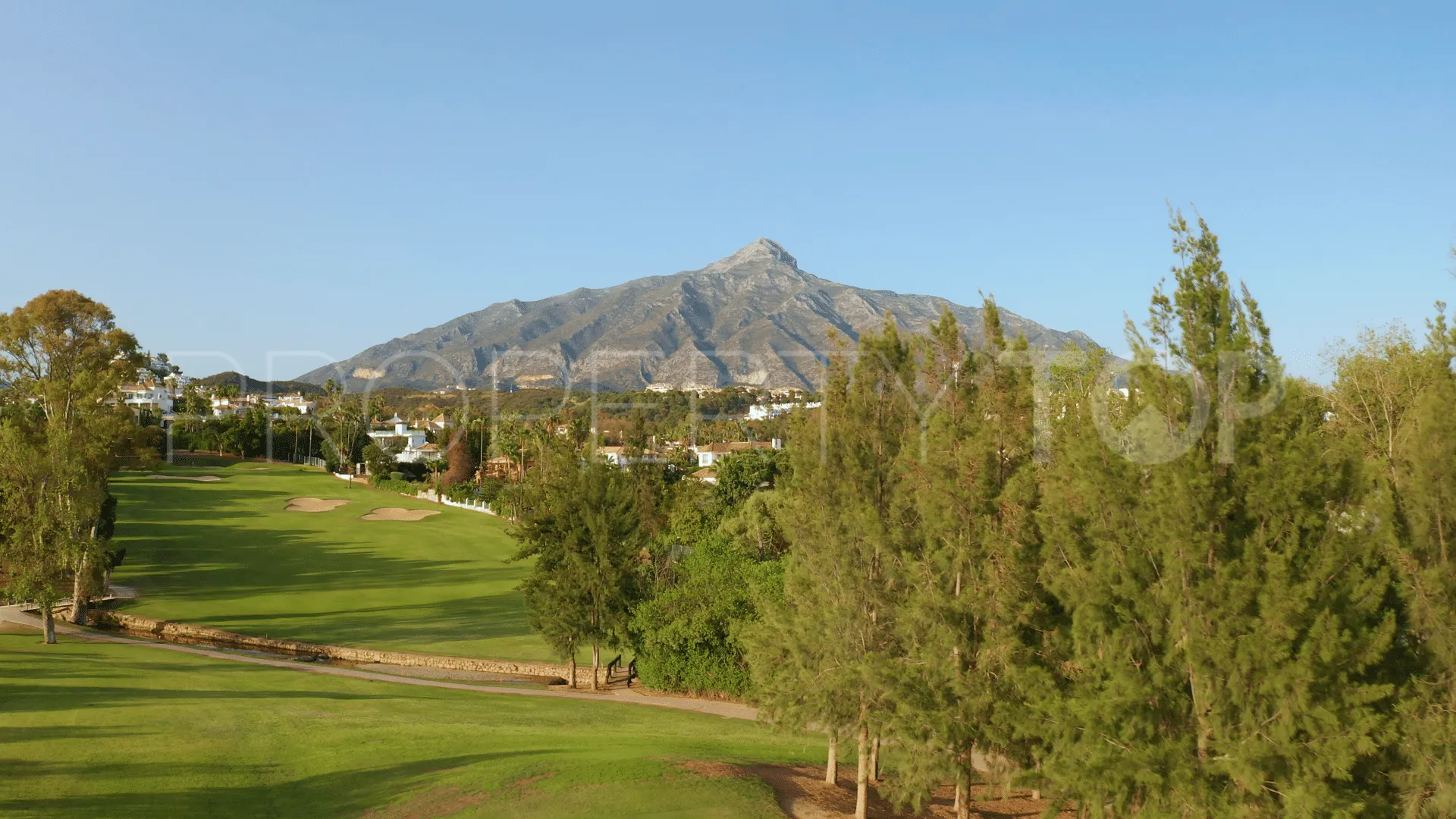 For sale Nueva Andalucia 4 bedrooms villa