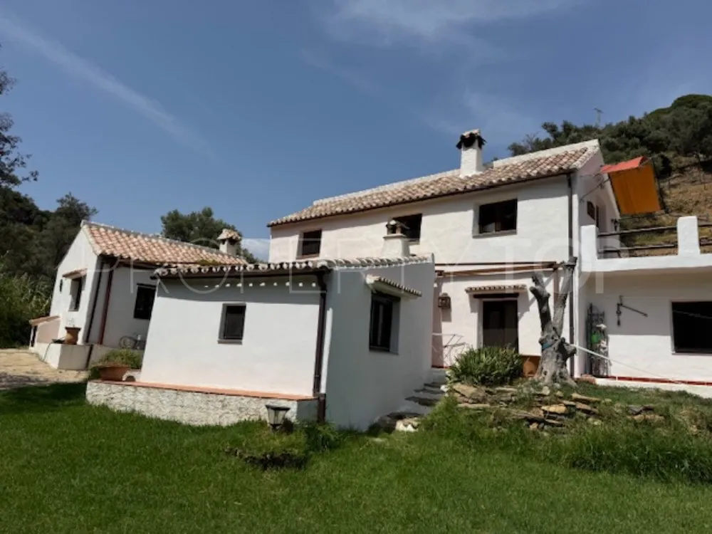 For sale country house with 4 bedrooms in Casares Montaña