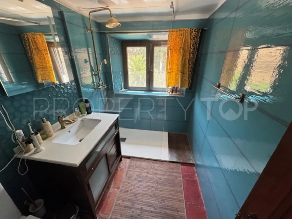 For sale country house with 4 bedrooms in Casares Montaña