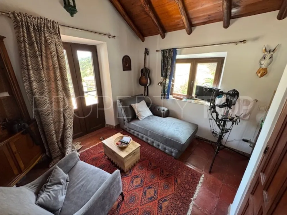 For sale country house with 4 bedrooms in Casares Montaña
