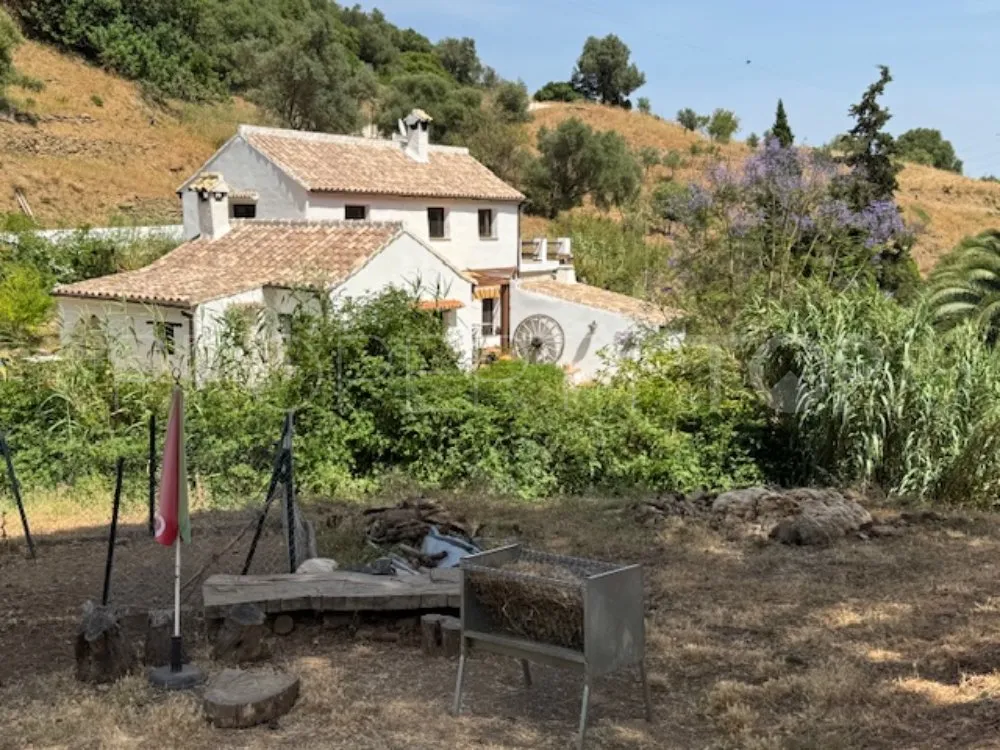 For sale country house with 4 bedrooms in Casares Montaña