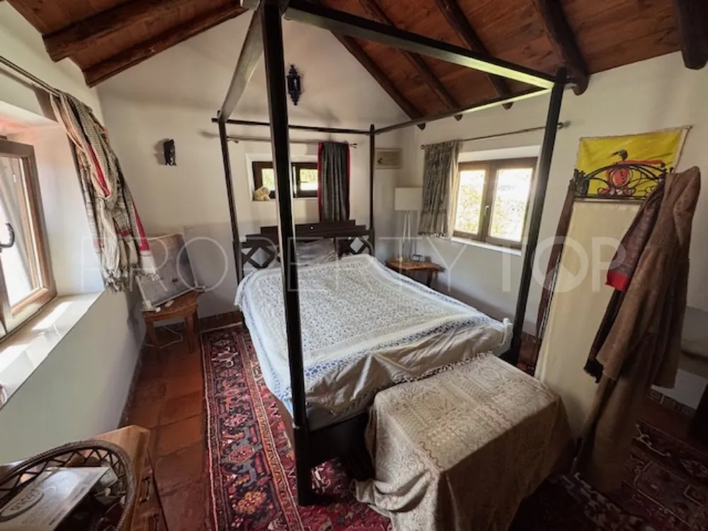 For sale country house with 4 bedrooms in Casares Montaña