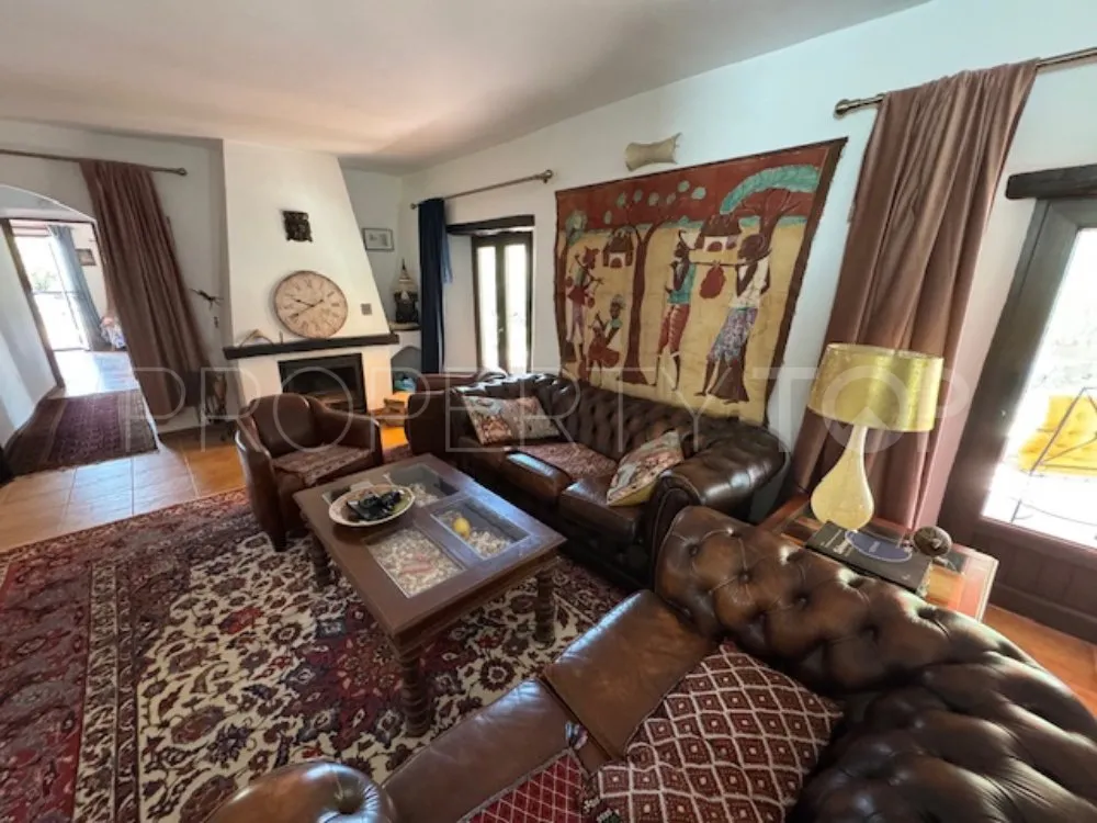 For sale country house with 4 bedrooms in Casares Montaña