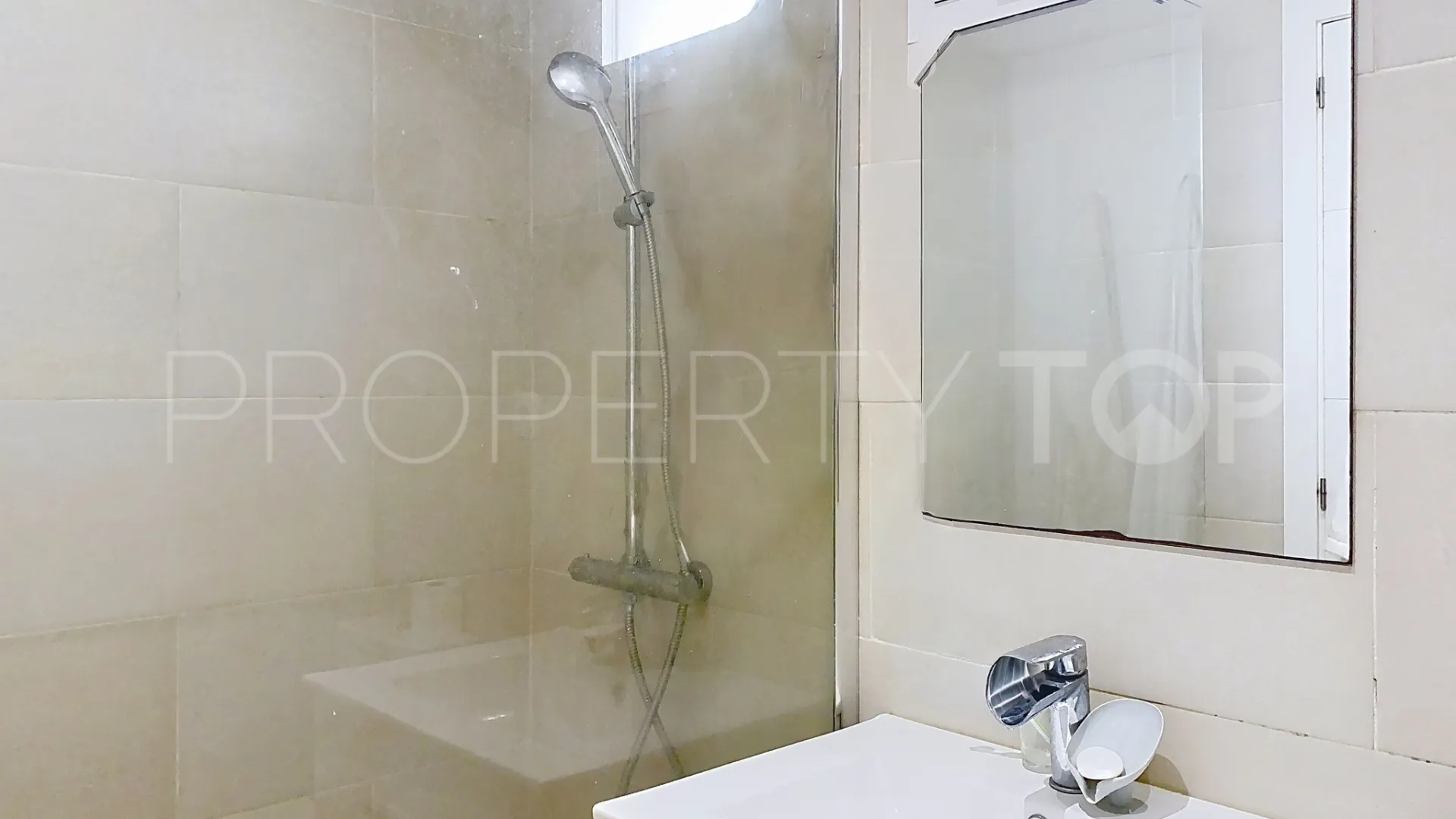 Se vende pareado en Puerto Romano de 3 dormitorios
