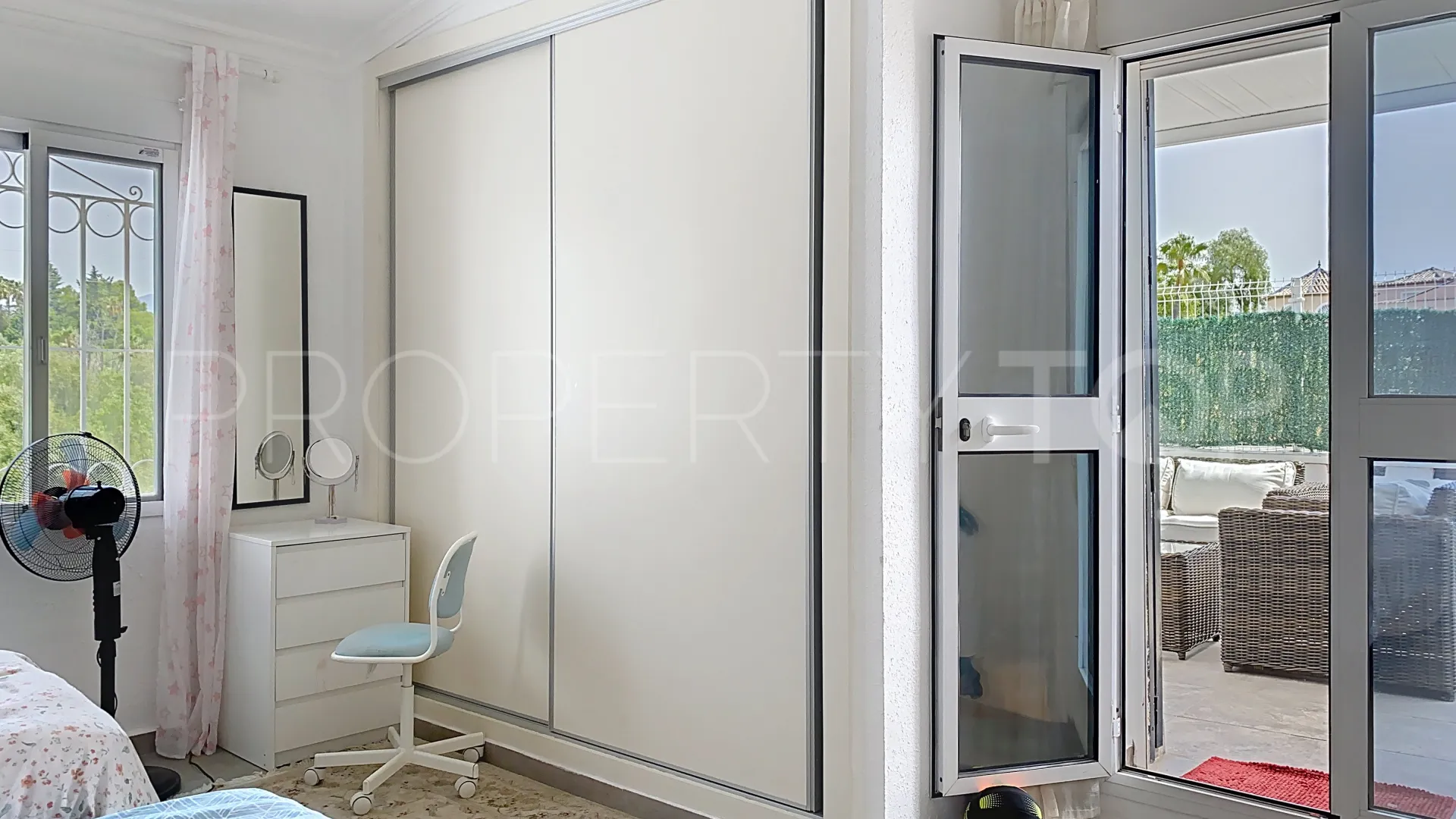 Se vende pareado en Puerto Romano de 3 dormitorios