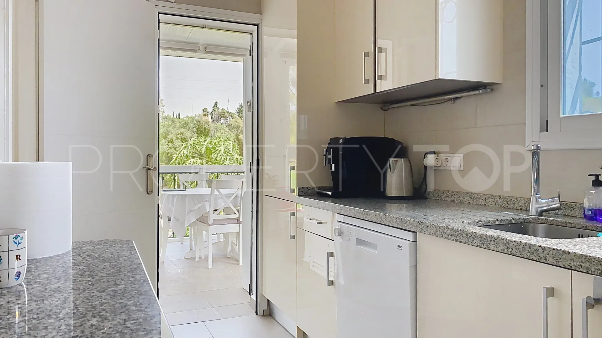 Se vende pareado en Puerto Romano de 3 dormitorios