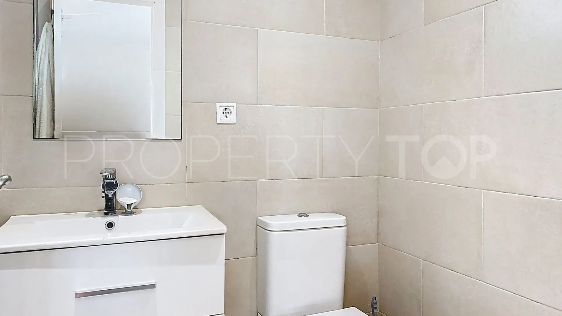Se vende pareado en Puerto Romano de 3 dormitorios