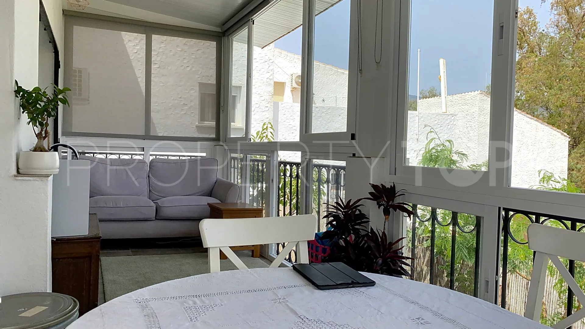 Se vende pareado en Puerto Romano de 3 dormitorios