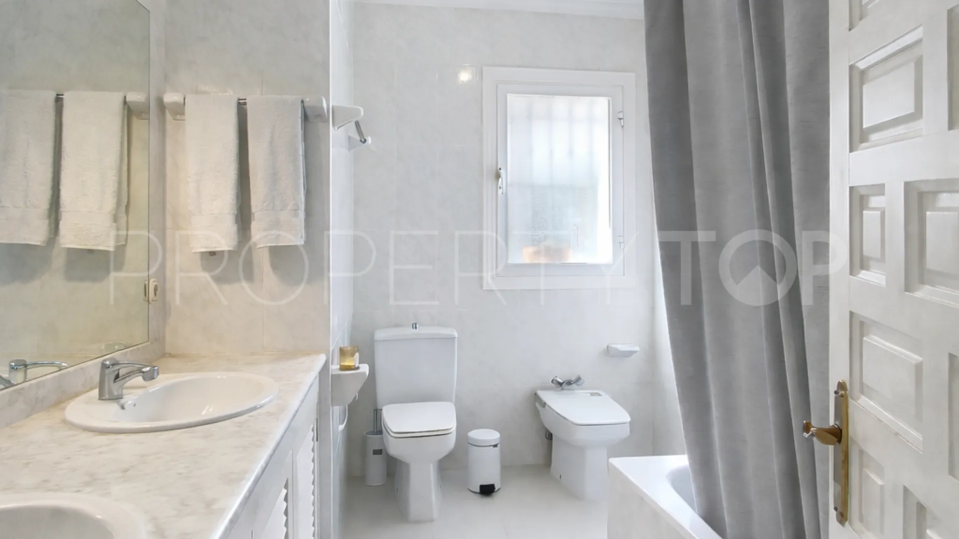 For sale 4 bedrooms villa in Atalaya