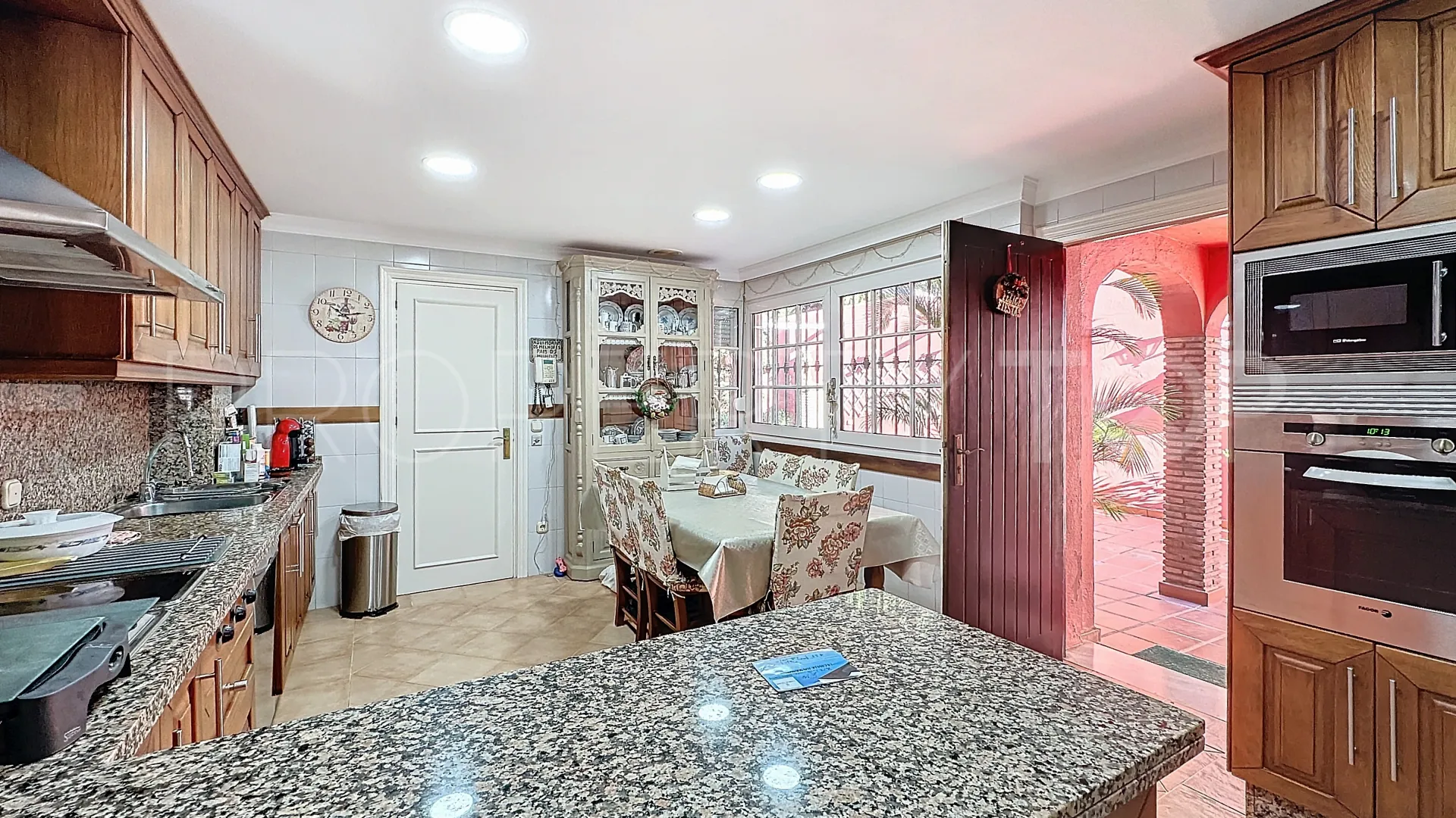 Se vende villa con 6 dormitorios en Seghers