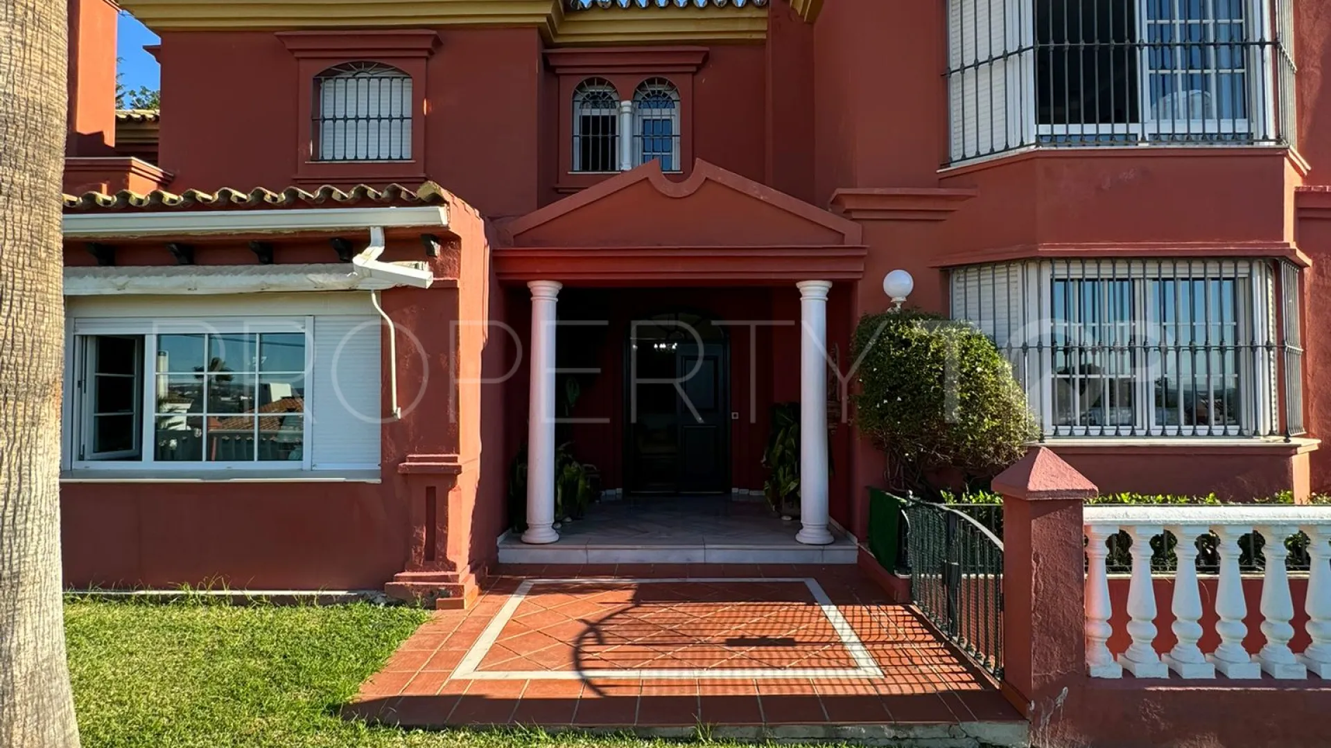Se vende villa con 6 dormitorios en Seghers