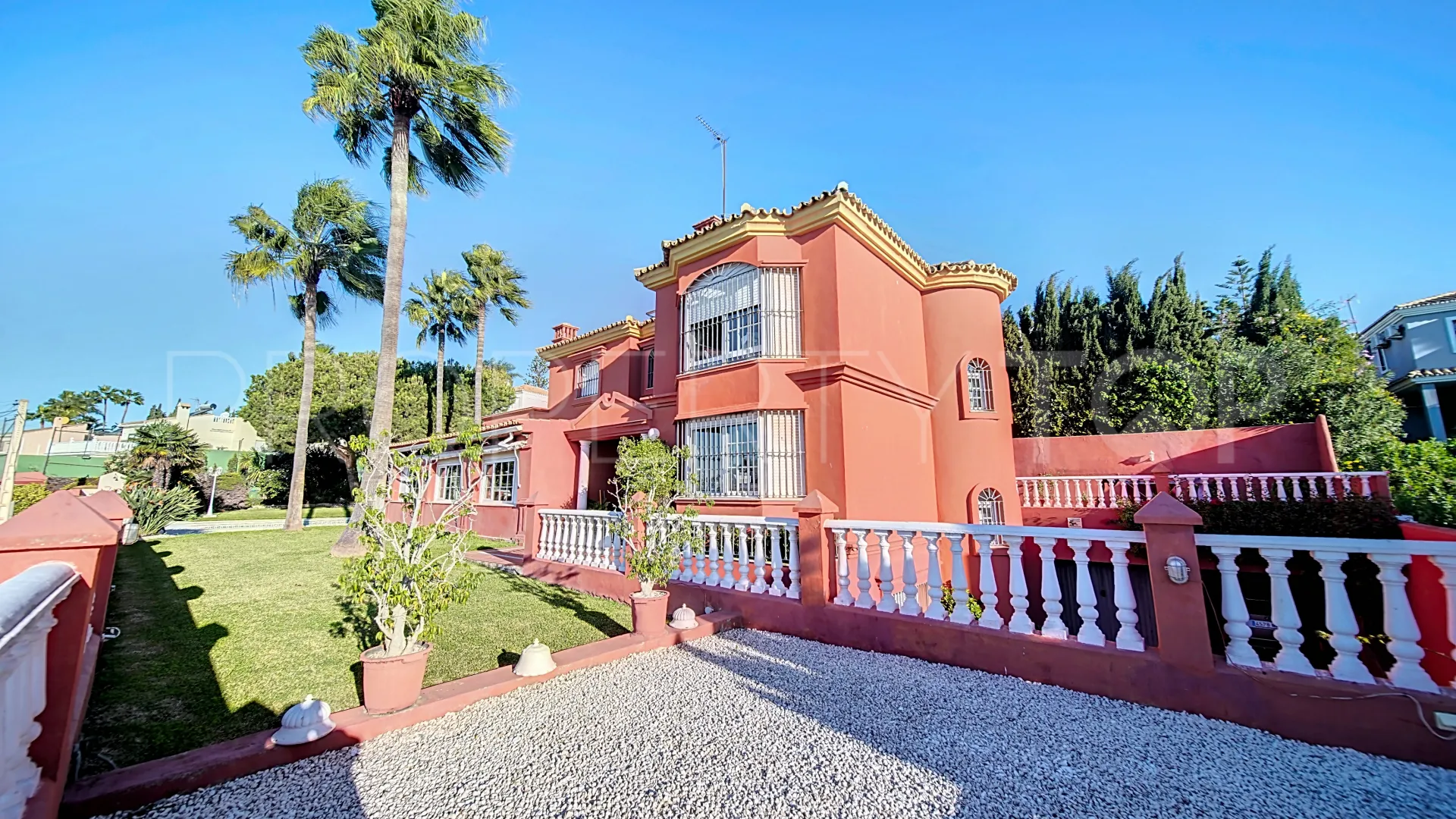 Se vende villa con 6 dormitorios en Seghers