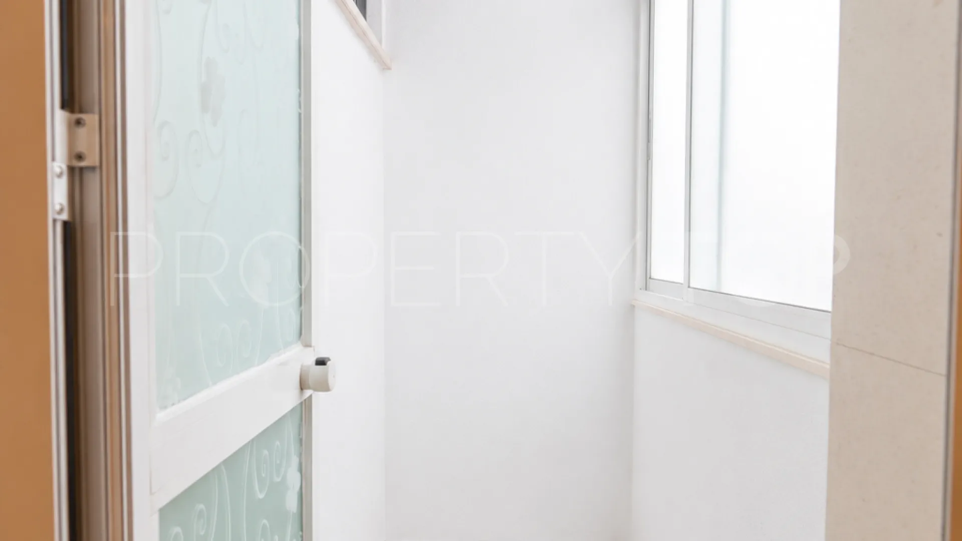 Apartamento con 3 dormitorios a la venta en Estepona Casco Antiguo