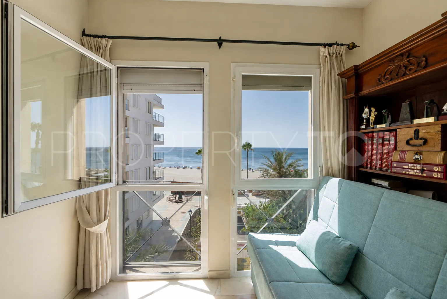 Apartamento con 3 dormitorios a la venta en Estepona Casco Antiguo