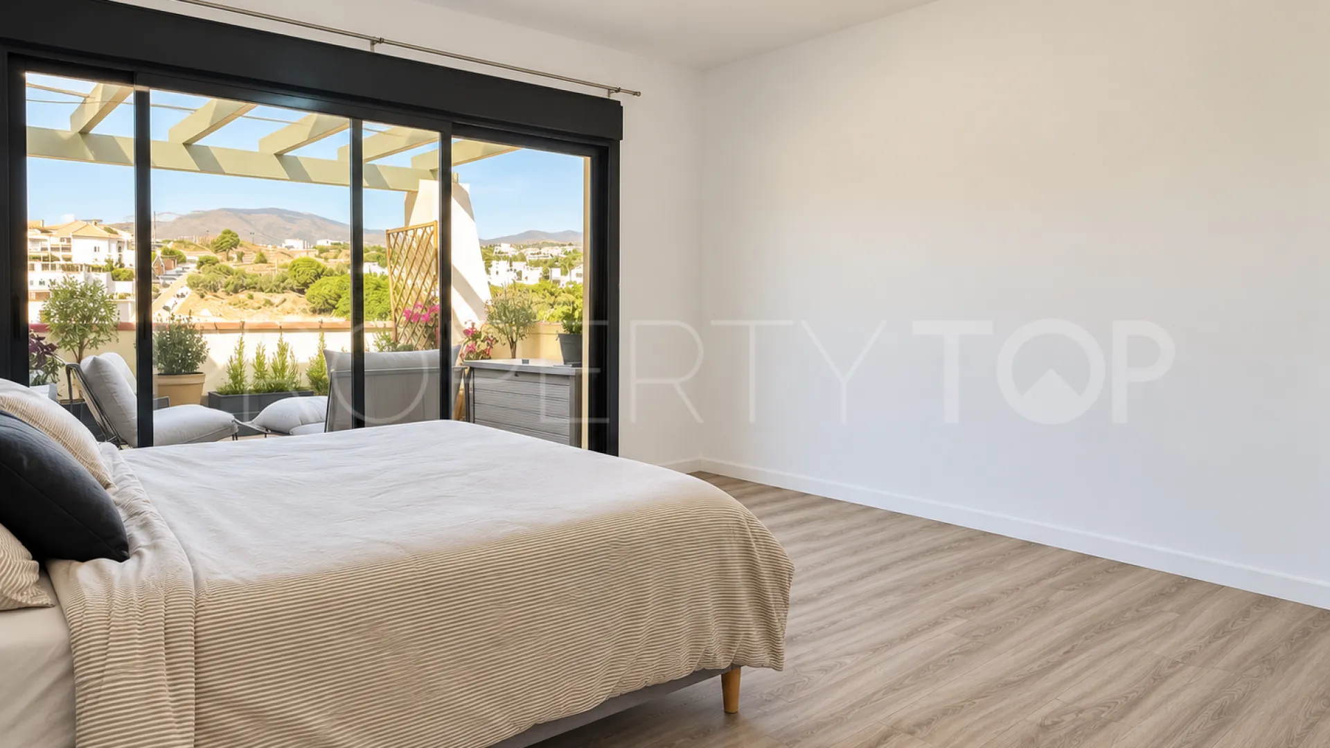 Duplex penthouse for sale in Selwo with 3 bedrooms