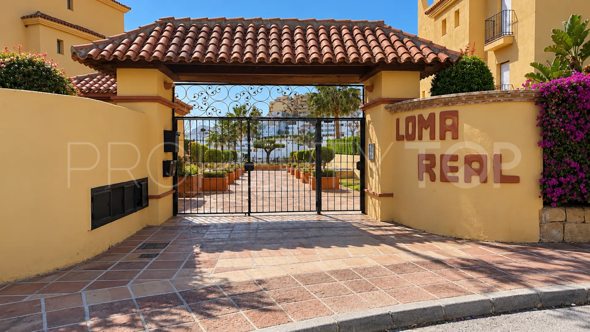 Duplex penthouse for sale in Selwo with 3 bedrooms