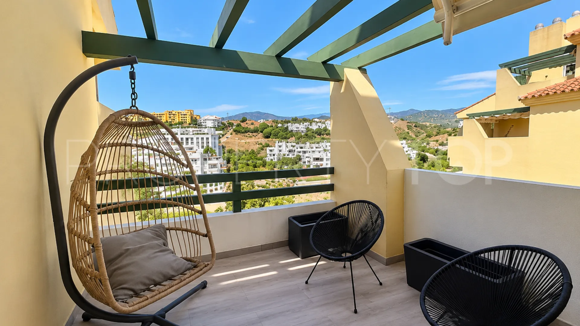 Duplex penthouse for sale in Selwo with 3 bedrooms