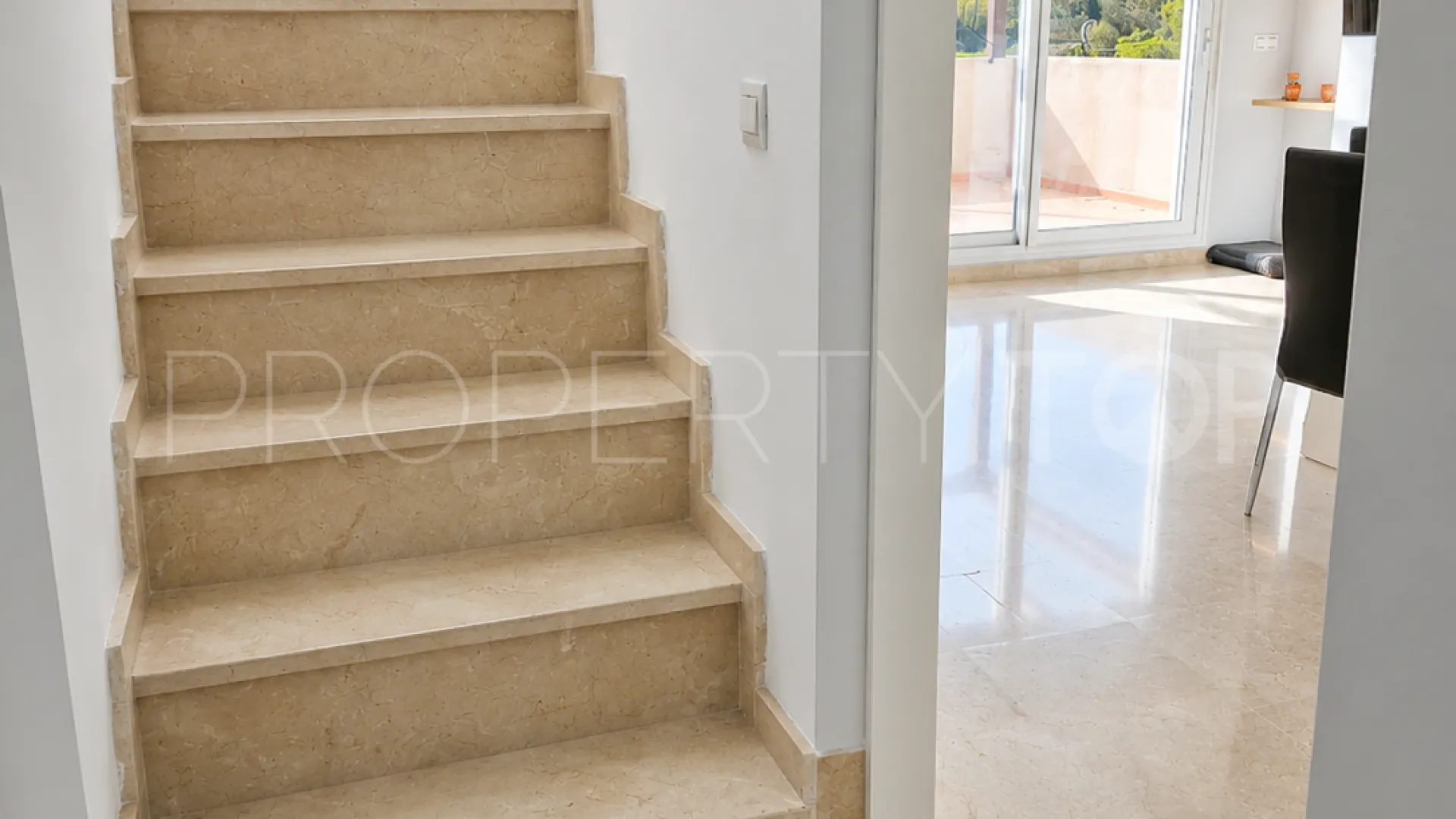 For sale duplex penthouse with 2 bedrooms in Avda de Andalucia - Sierra de Estepona