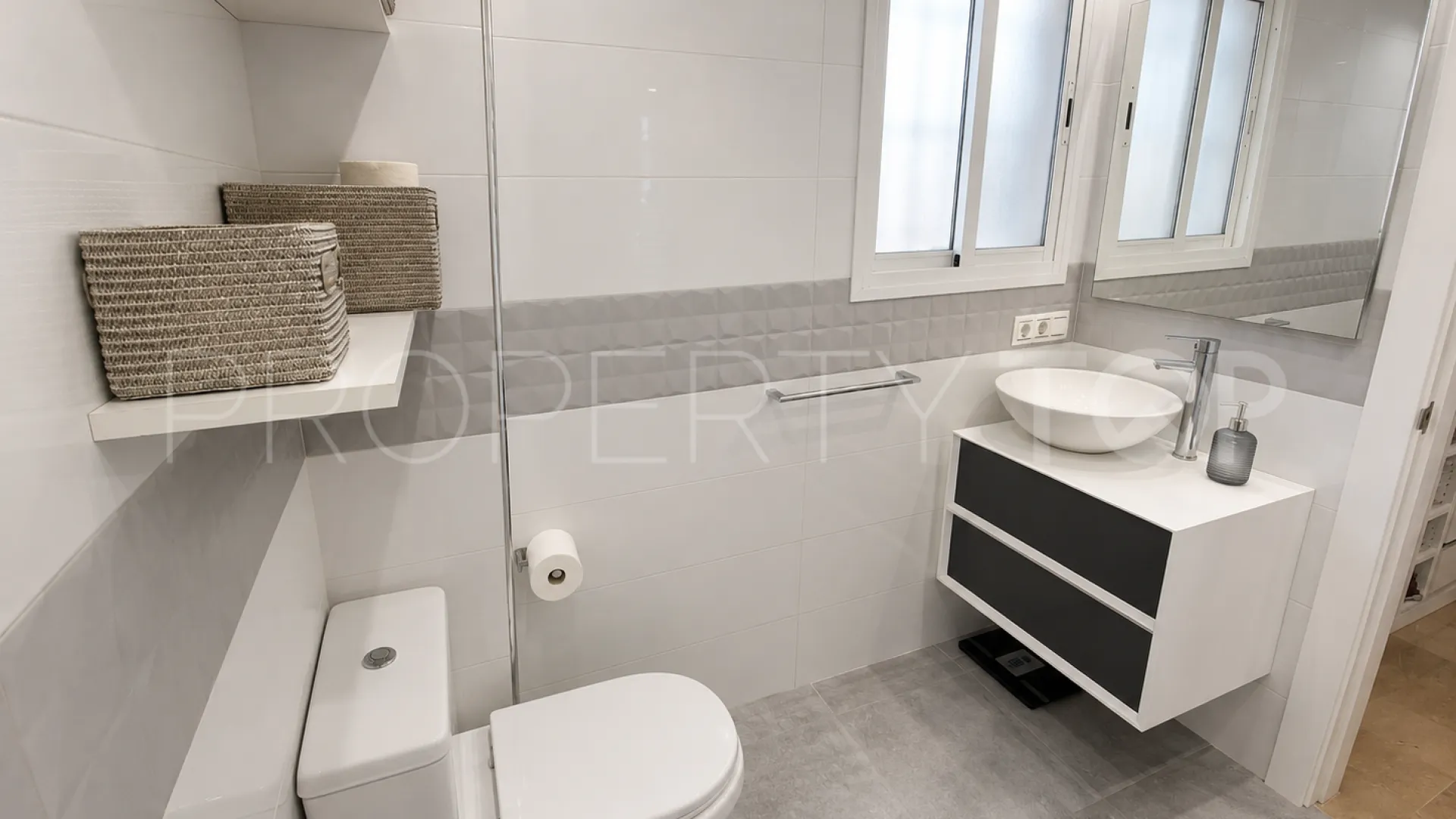 For sale duplex penthouse with 2 bedrooms in Avda de Andalucia - Sierra de Estepona