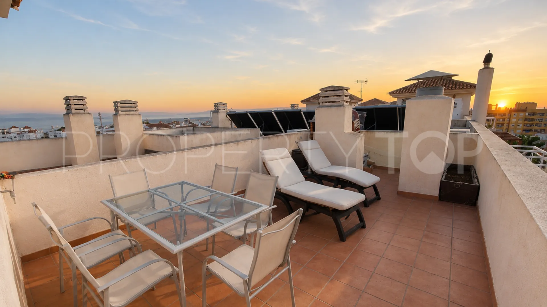 For sale duplex penthouse with 2 bedrooms in Avda de Andalucia - Sierra de Estepona