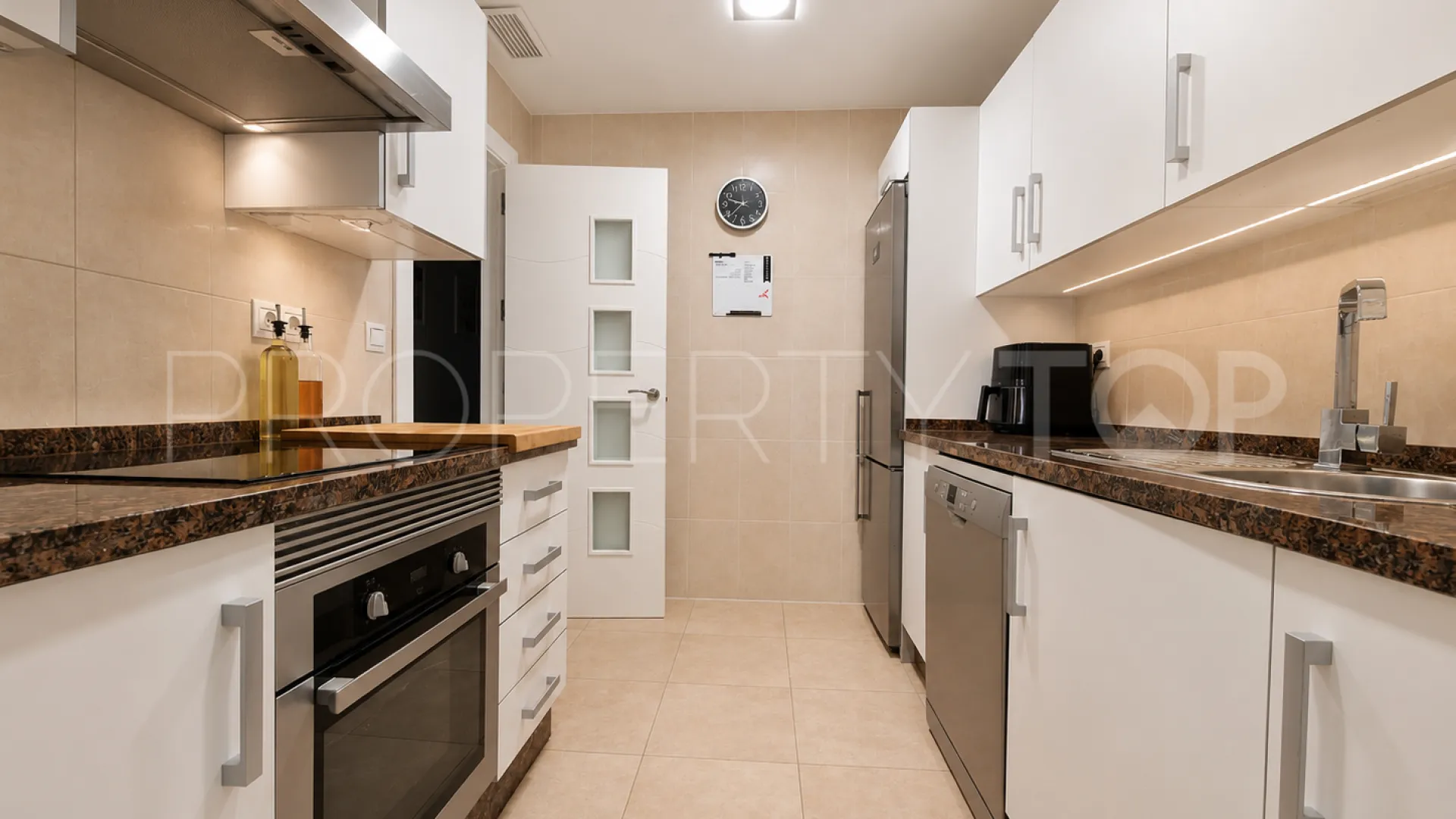 For sale duplex penthouse with 2 bedrooms in Avda de Andalucia - Sierra de Estepona