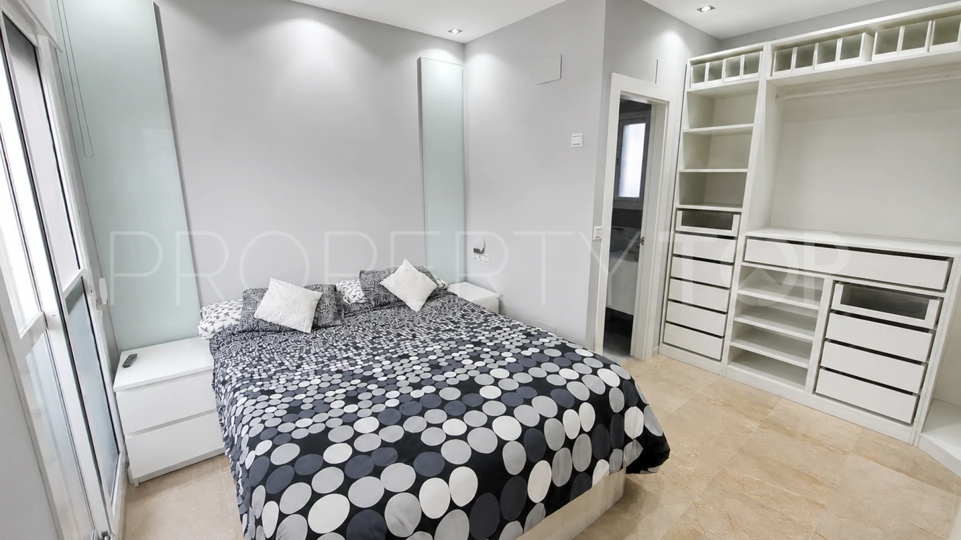 For sale duplex penthouse with 2 bedrooms in Avda de Andalucia - Sierra de Estepona