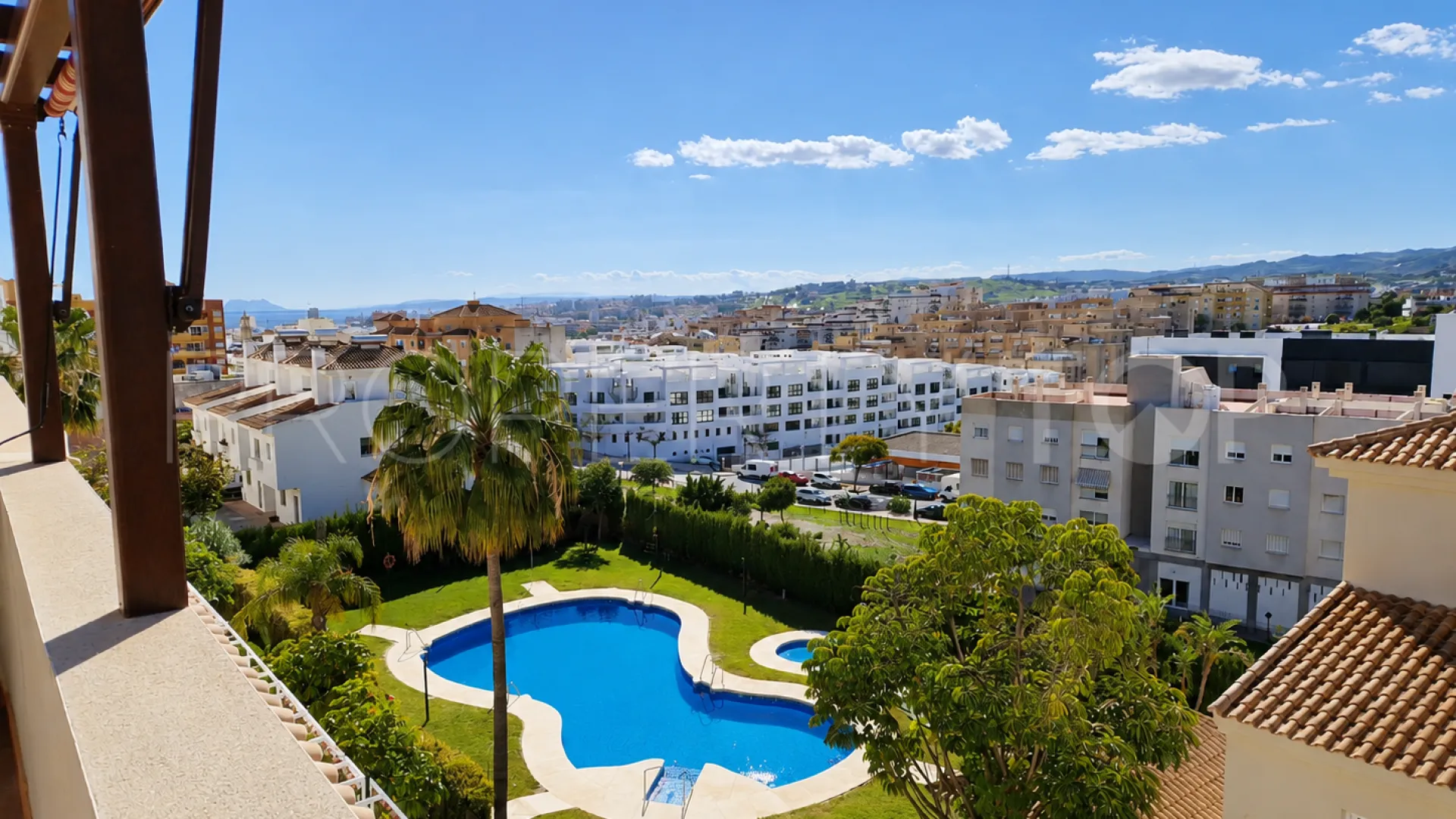 For sale duplex penthouse with 2 bedrooms in Avda de Andalucia - Sierra de Estepona