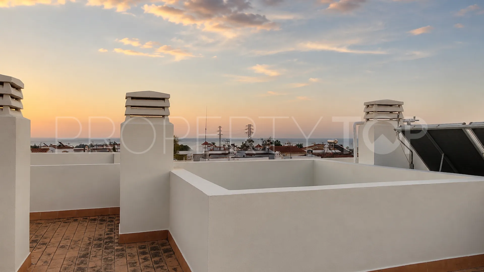 For sale duplex penthouse with 2 bedrooms in Avda de Andalucia - Sierra de Estepona