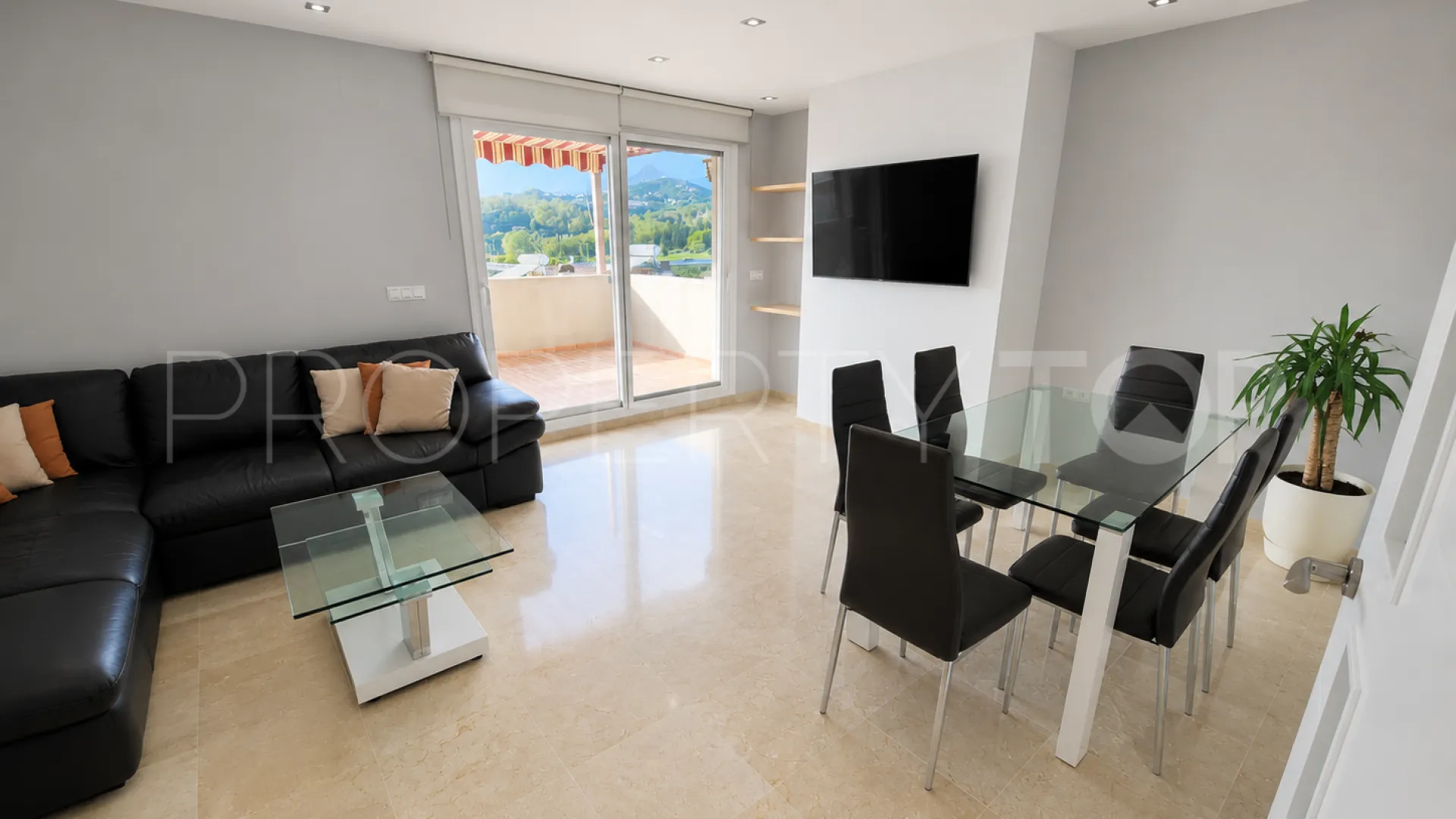 For sale duplex penthouse with 2 bedrooms in Avda de Andalucia - Sierra de Estepona