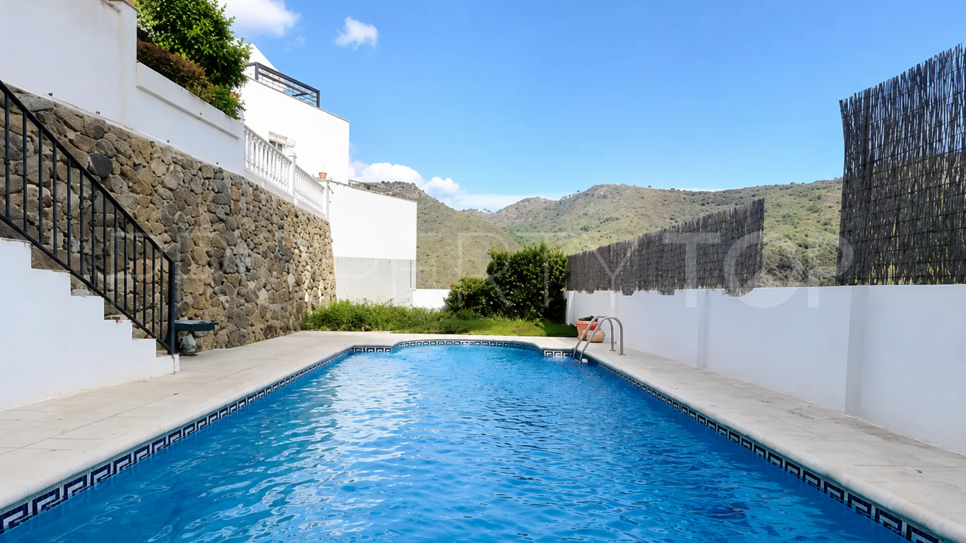 4 bedrooms house for sale in Benahavis Centro