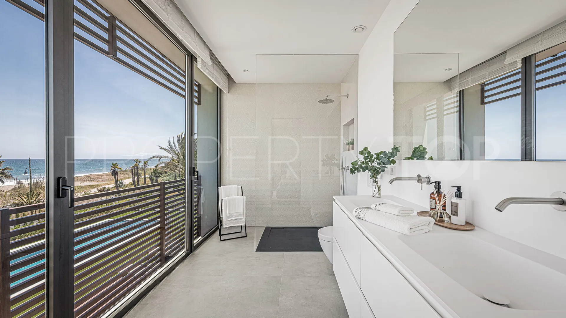 Villa en venta con 5 dormitorios en Beach Side New Golden Mile