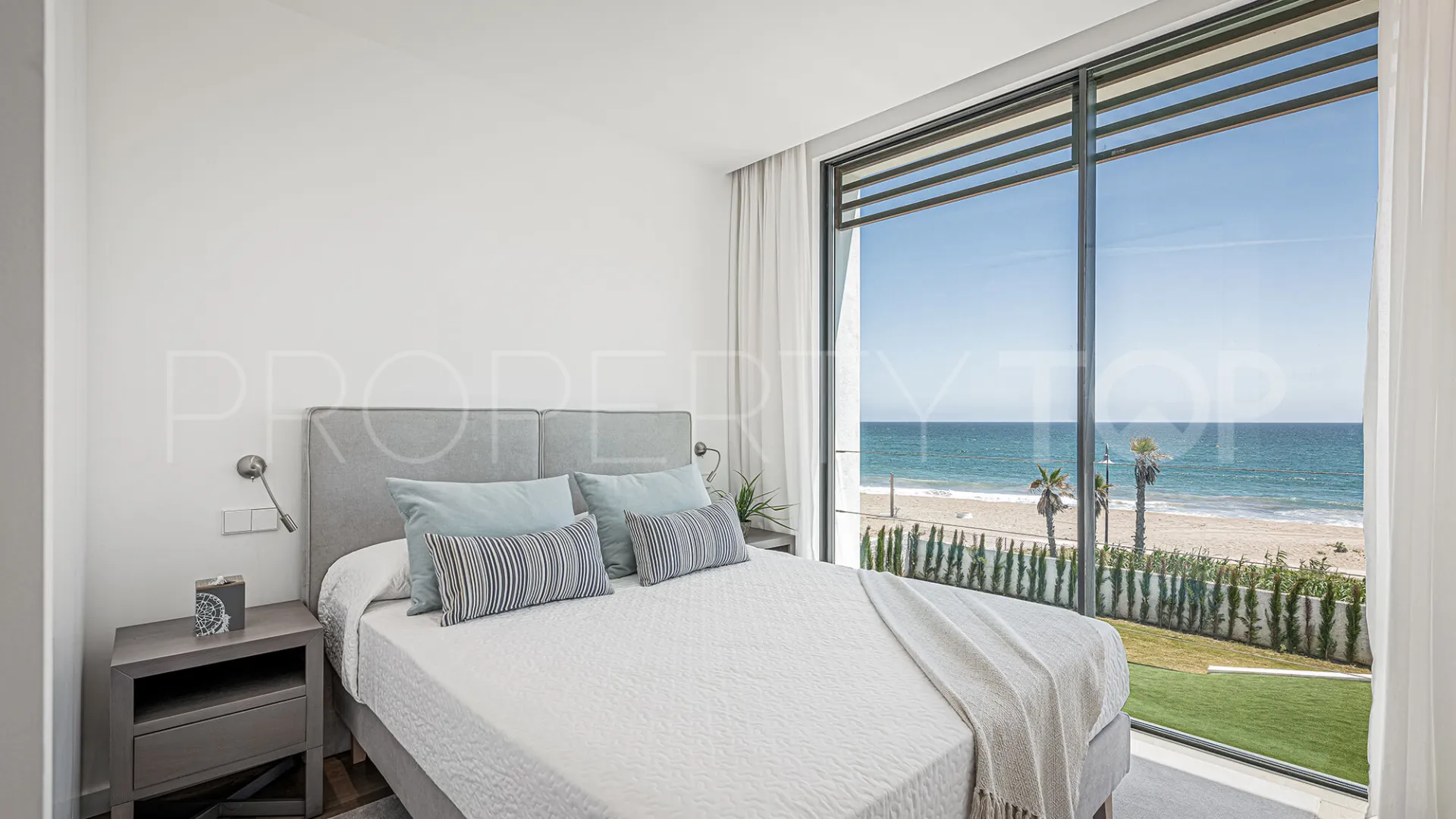 Villa en venta con 5 dormitorios en Beach Side New Golden Mile