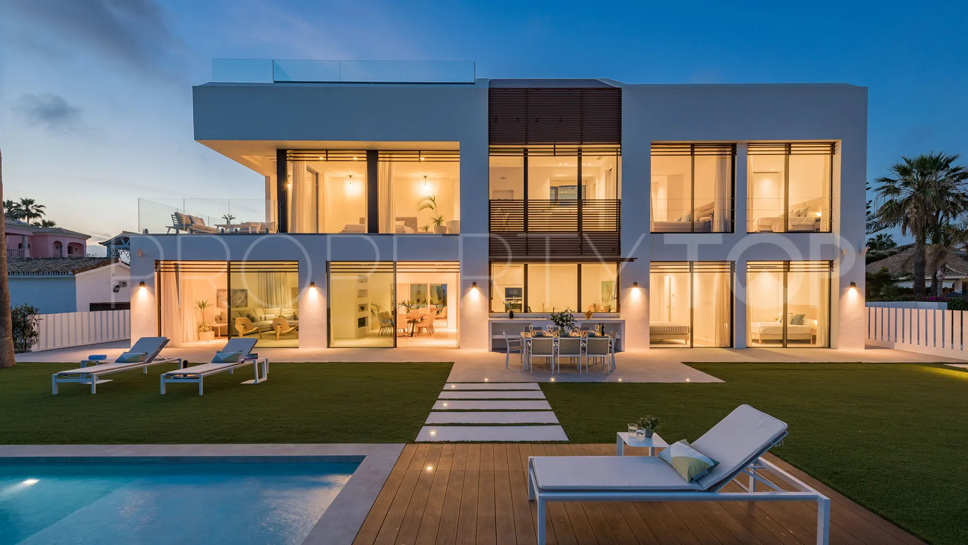 Villa en venta con 5 dormitorios en Beach Side New Golden Mile