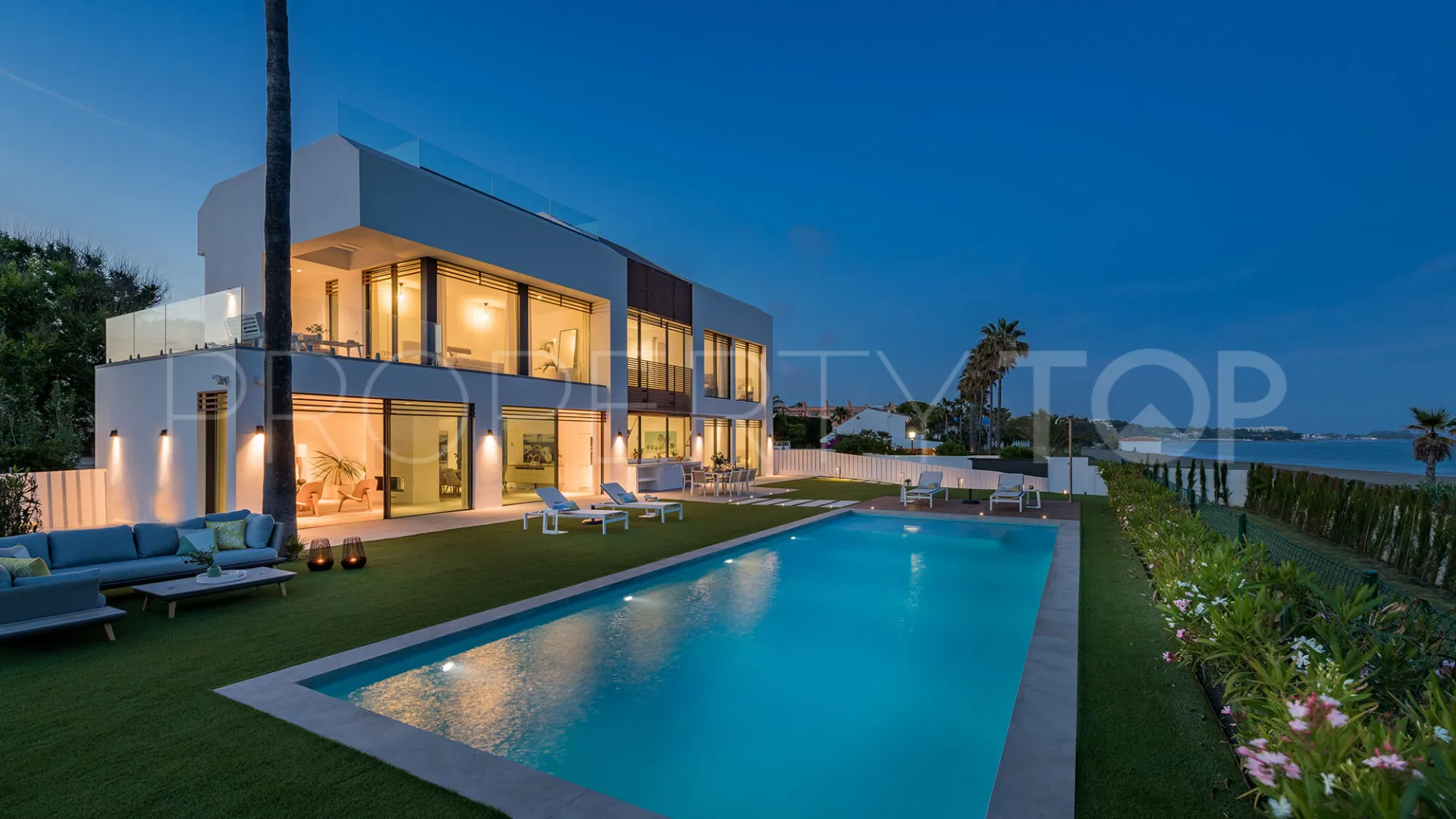 Villa en venta con 5 dormitorios en Beach Side New Golden Mile