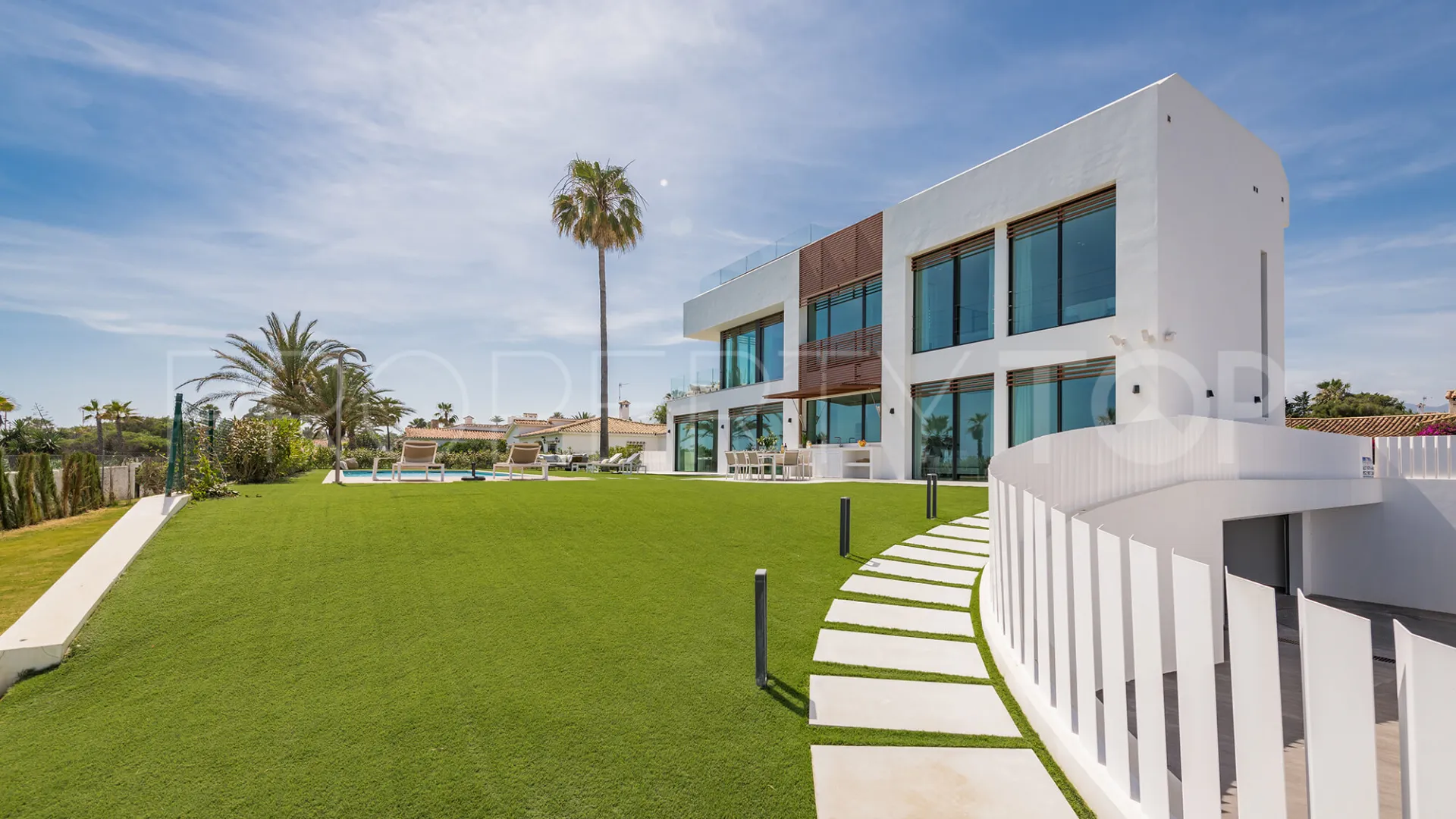 Villa en venta con 5 dormitorios en Beach Side New Golden Mile