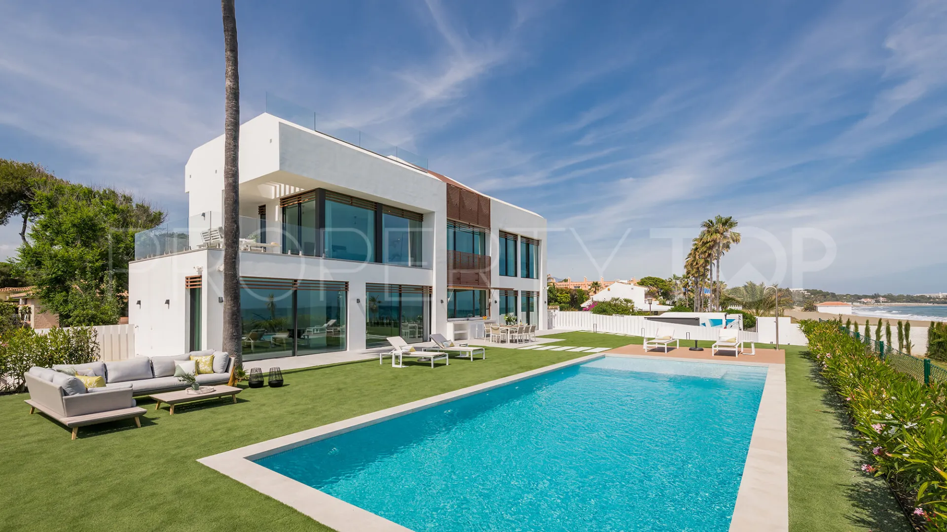 Villa en venta con 5 dormitorios en Beach Side New Golden Mile