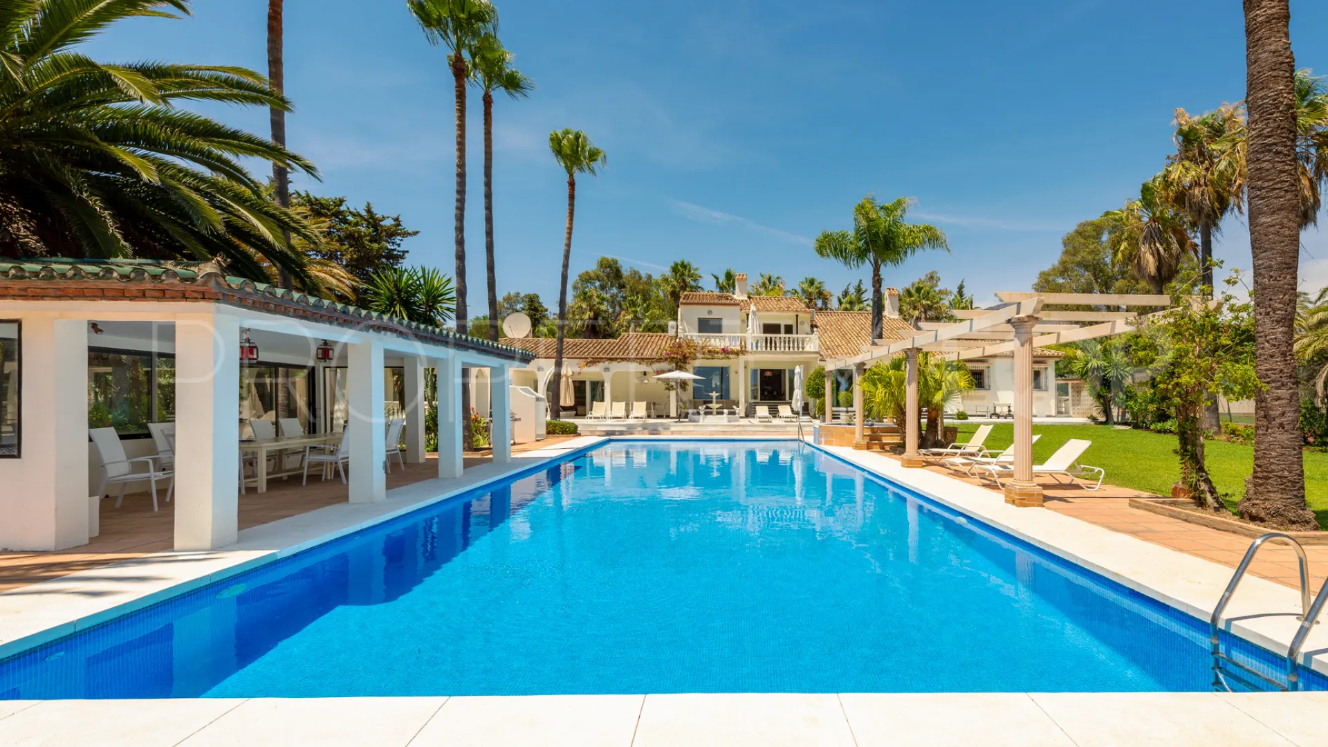 Villa for sale in Guadalobon