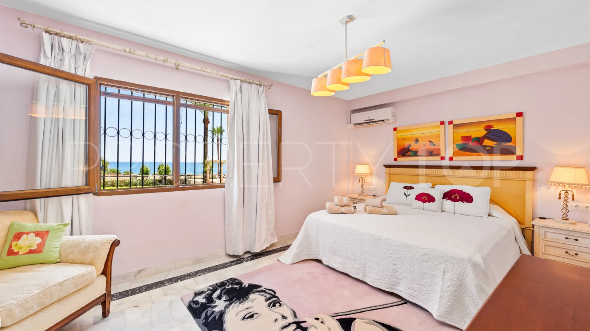 Villa for sale in Guadalobon