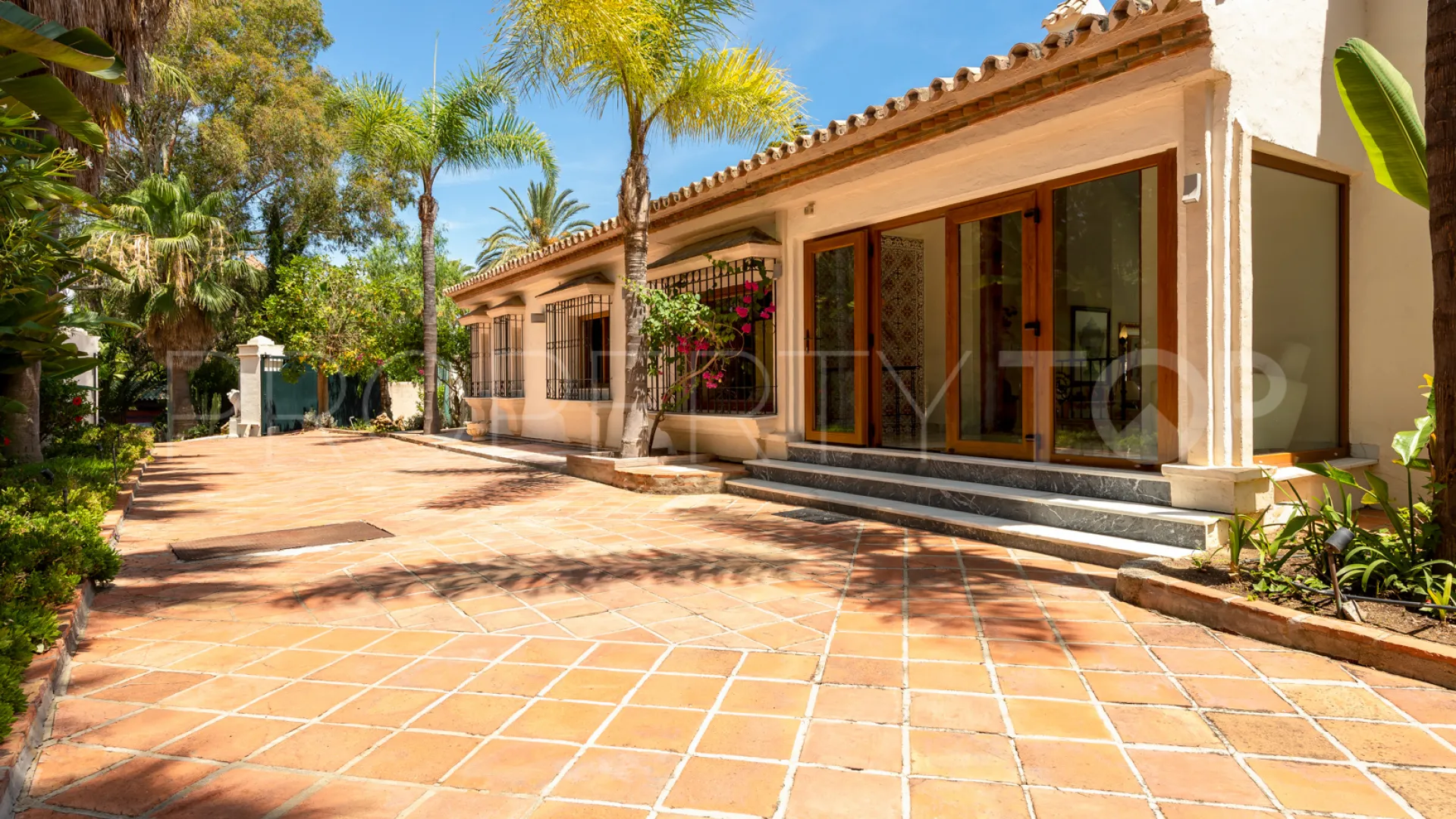 Villa for sale in Guadalobon