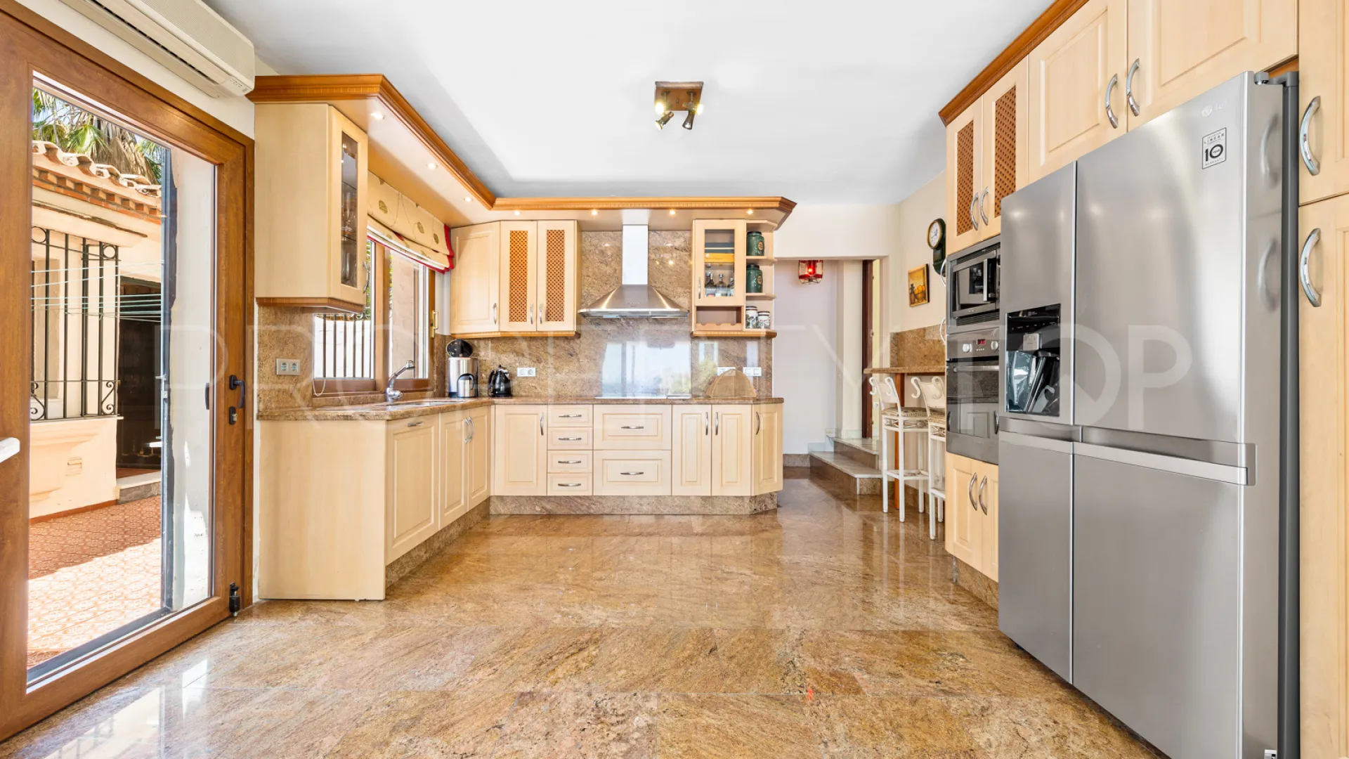 Villa for sale in Guadalobon