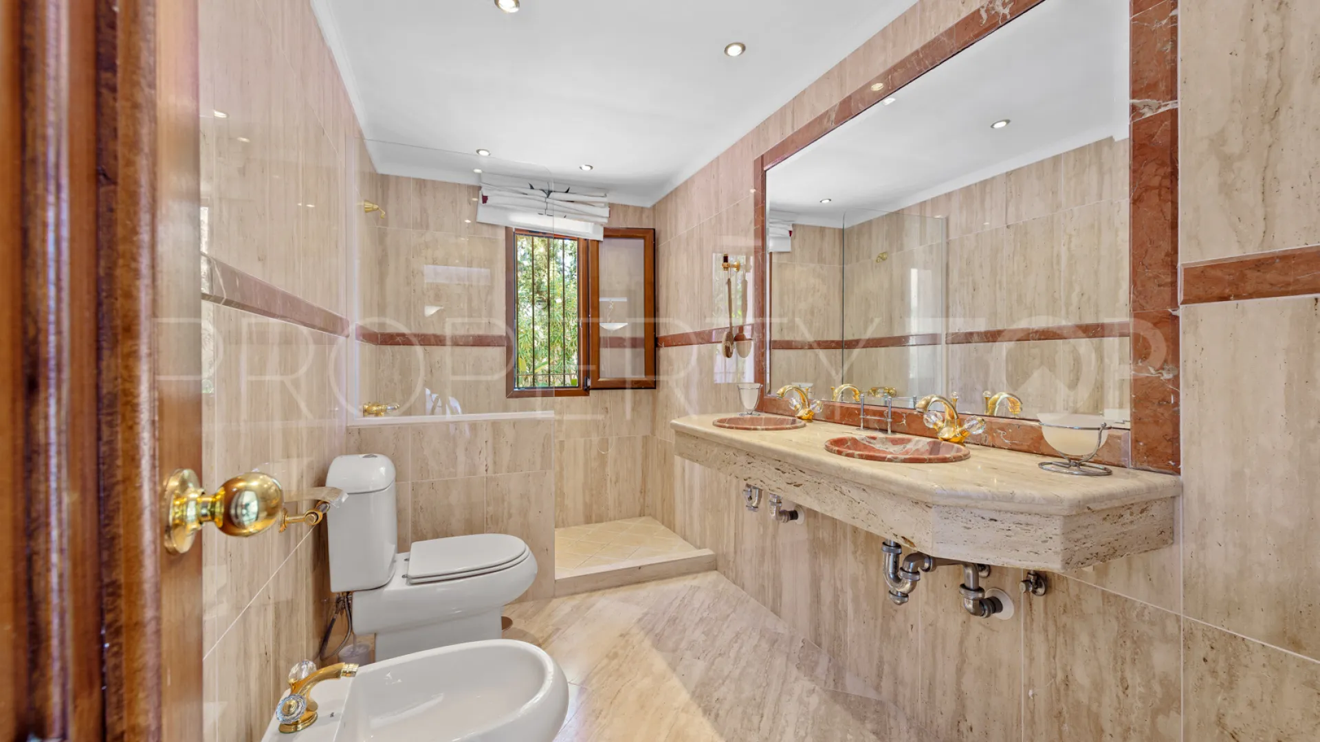 Villa for sale in Guadalobon