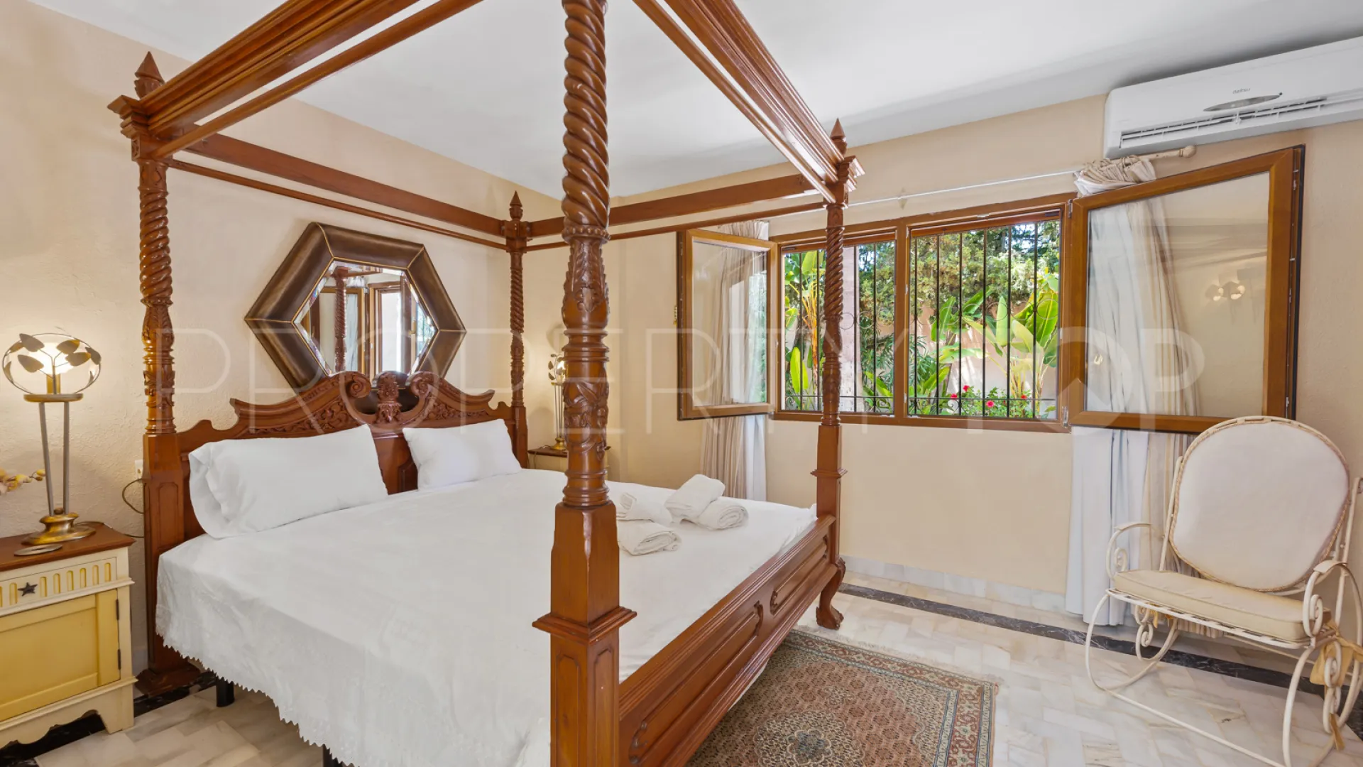 Villa for sale in Guadalobon