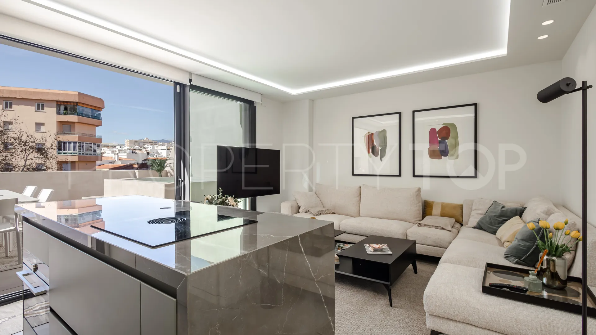 Atico duplex con 4 dormitorios a la venta en Marbella Centro